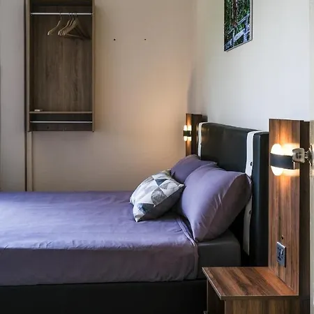 Step-in Lodge